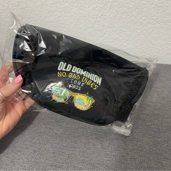 NWT Old Dominion No Bad Vibes Tour 2023 Fannypack - Picture 3 of 5